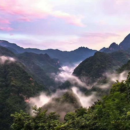 Wudangshan Tianle Hotel Shiyan  Екстер'єр фото